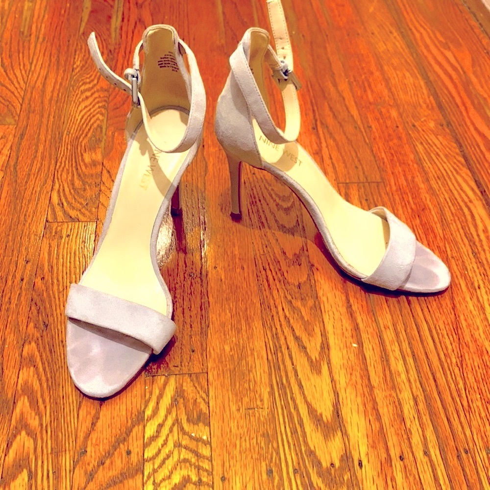 Grey Nine West Suede Heels 👠 ~ Size 6